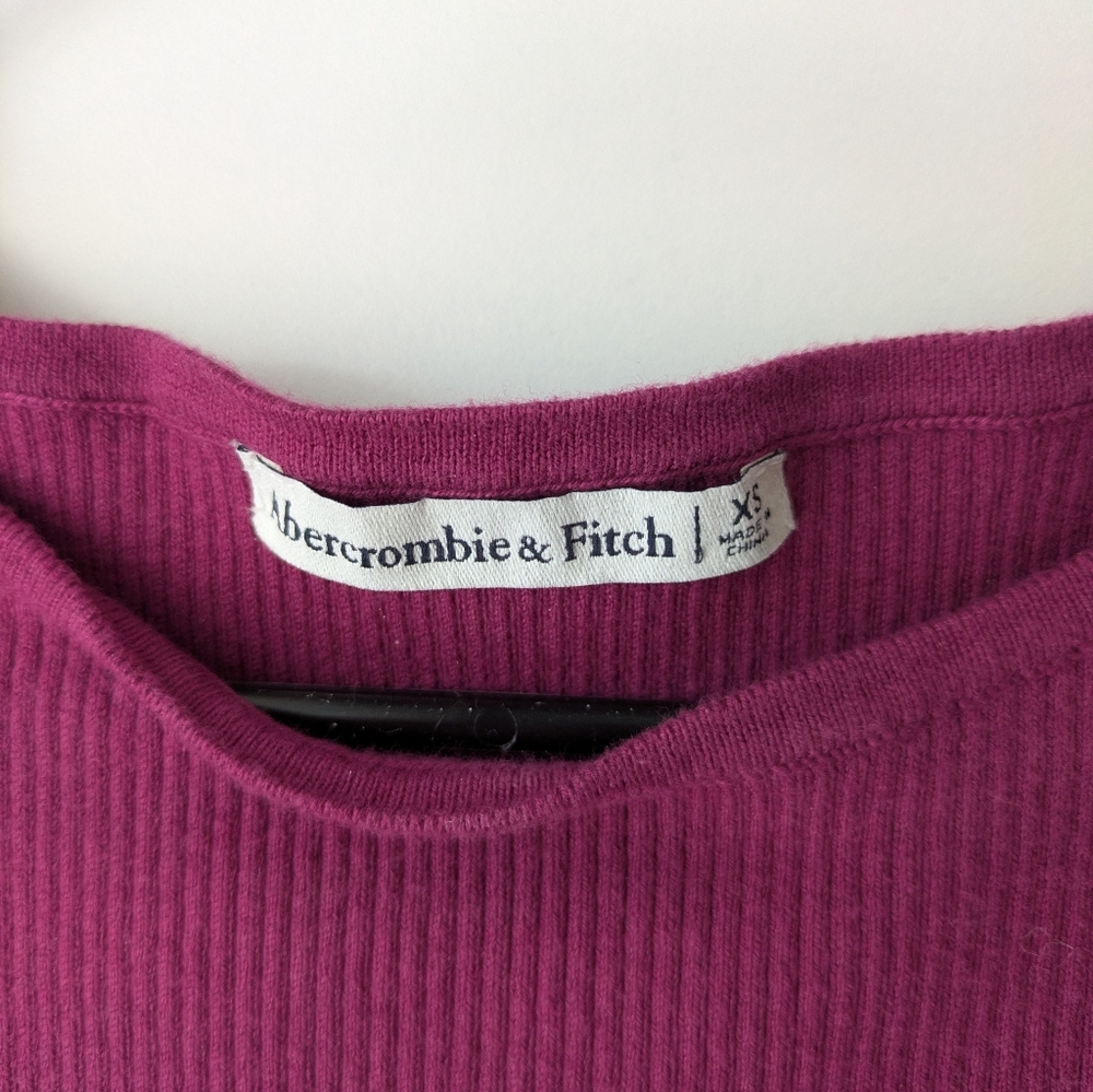 A&F Ribbed Button Top - Picture 3 of 3